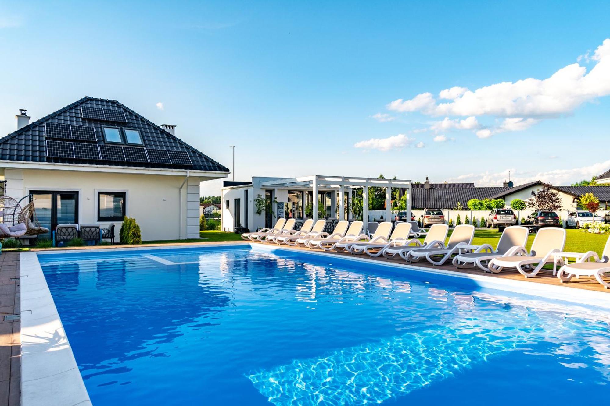 Family Resort Ustka - Domki Dwupoziomowe Z Basenem Exterior photo