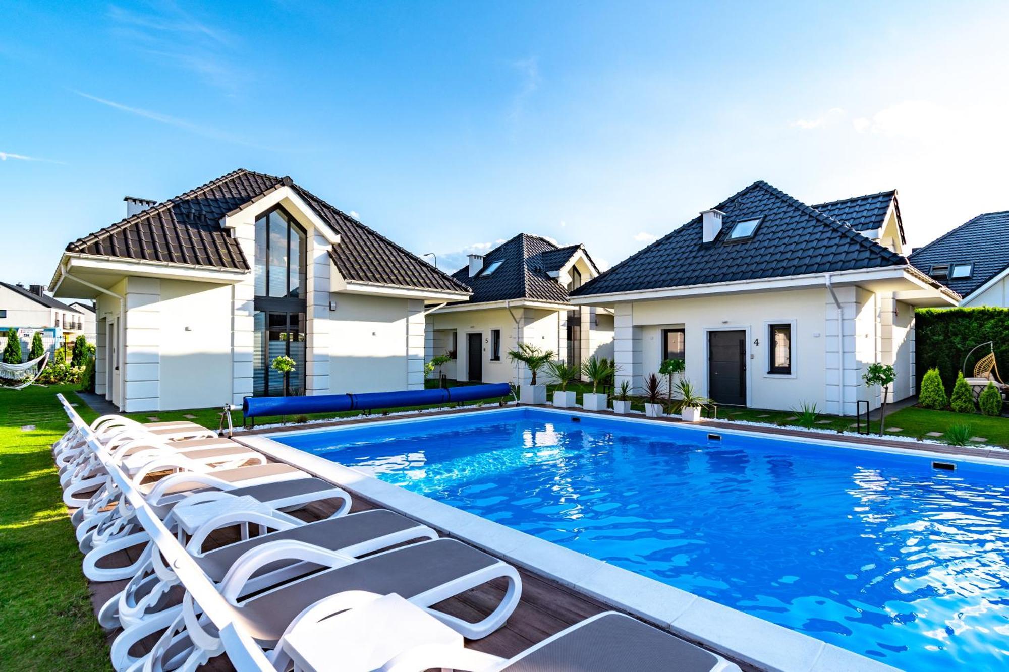Family Resort Ustka - Domki Dwupoziomowe Z Basenem Exterior photo