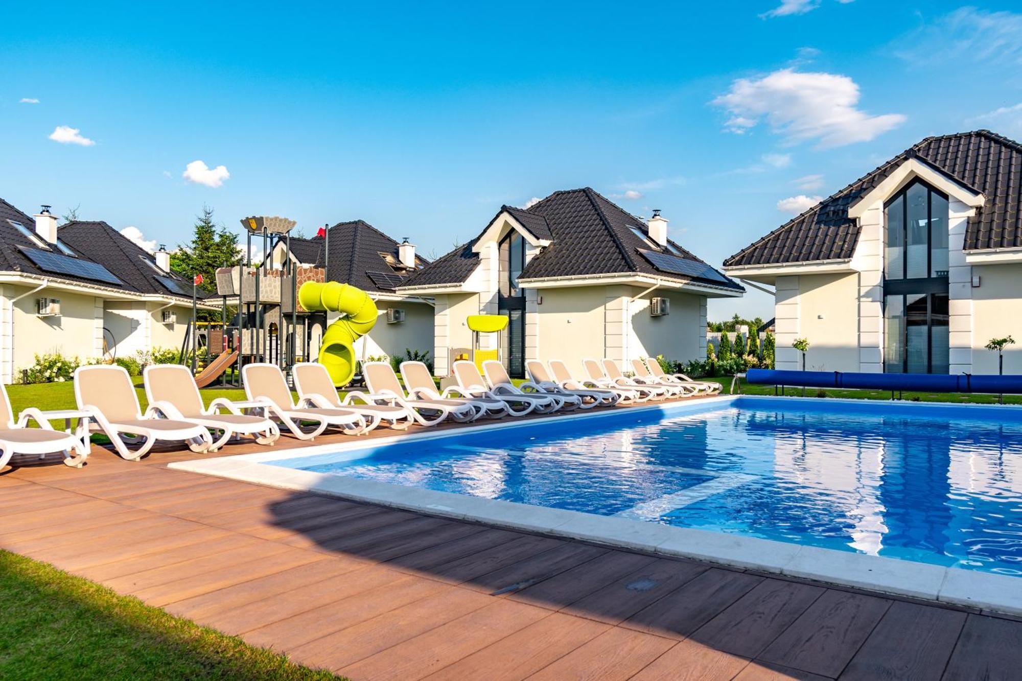 Family Resort Ustka - Domki Dwupoziomowe Z Basenem Exterior photo